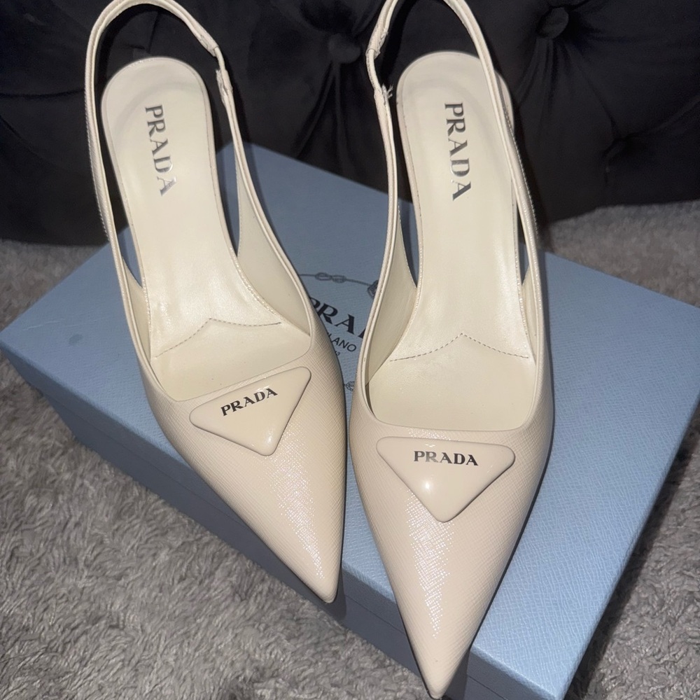 Prada Patent leather slingback pumps (cream) - Picture 7 of 8